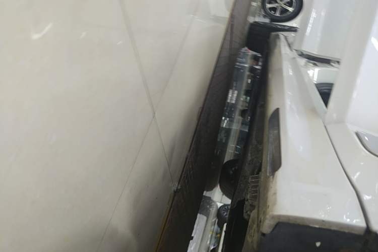Used BMW 5 Series 2022 Restyled 525Li M Sport Package Right Side Sill
