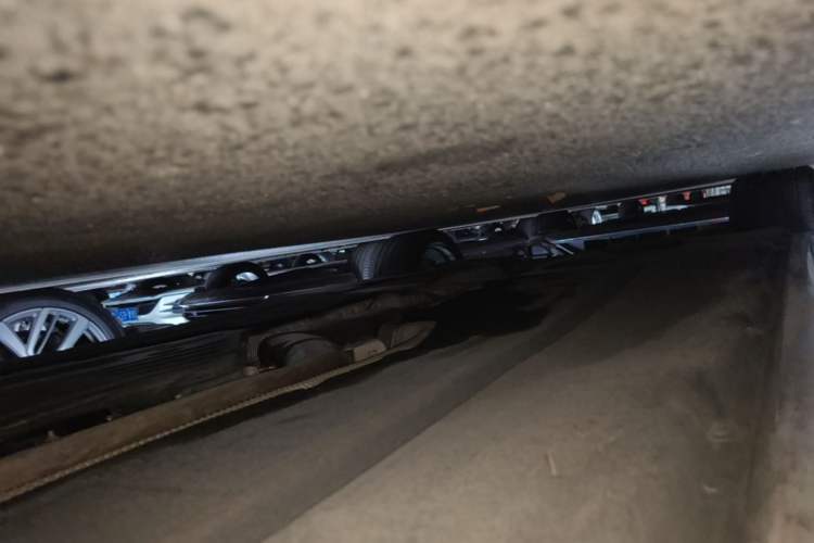 Used BMW 5 Series 2022 Restyled 530Li Leading Edition M Sport Package Right Side Sill