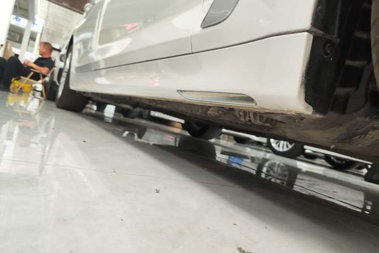 Used BMW 5 Series 2022 Restyled 525Li Luxury Package Right Side Sill