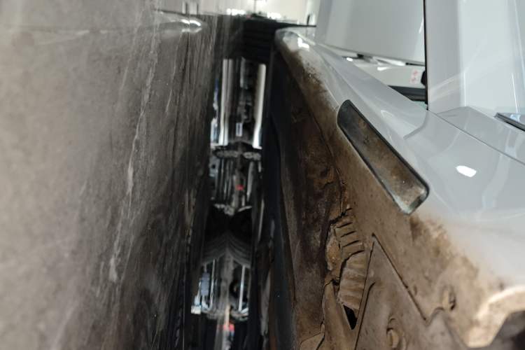 Used BMW 5 Series 2022 Revised Version 530Li xDrive M Sport Package Right Side Sill