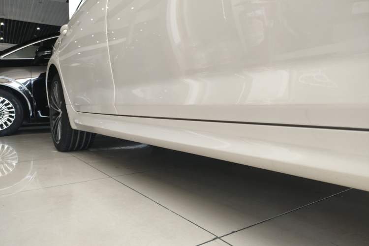 Used BMW 5 Series 2022 Second Facelift 530Li Leading Edition M Sport Package Right Side Sill