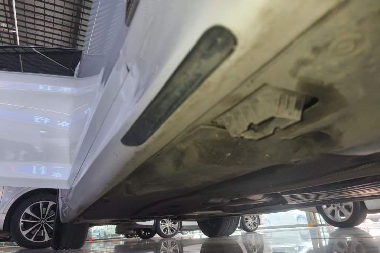 Used BMW 5 Series 2022 Restyled 530Li Leading Edition M Sport Package Right Side Sill