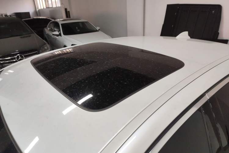 Used BMW 5 Series 2022 Second Facelift 525Li M Sport Package Roof