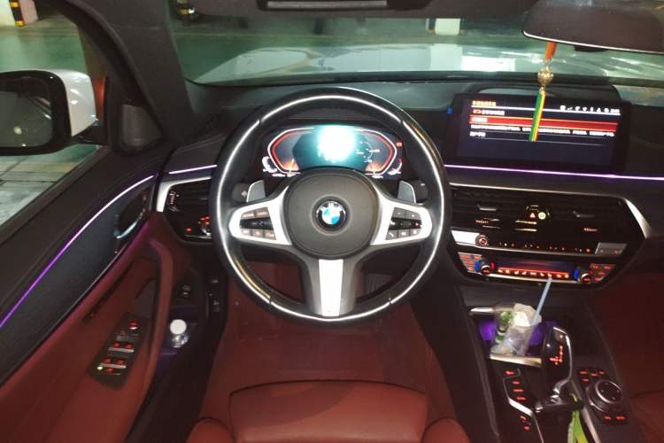 Used BMW 5 Series 2022 Second Facelift 530Li Luxury Version M Sport Package Steering Wheel