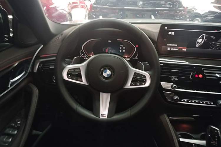 Used BMW 5 Series 2022 Second Facelift 530Li Luxury Version M Sport Package Steering Wheel