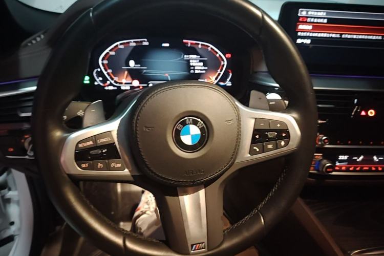 Used BMW 5 Series 2022 Second Facelift 530Li Luxury Version M Sport Package Steering Wheel
