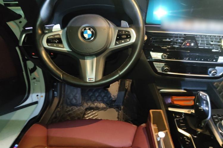 Used BMW 5 Series 2022 Second Facelift 530Li Luxury Version M Sport Package Steering Wheel