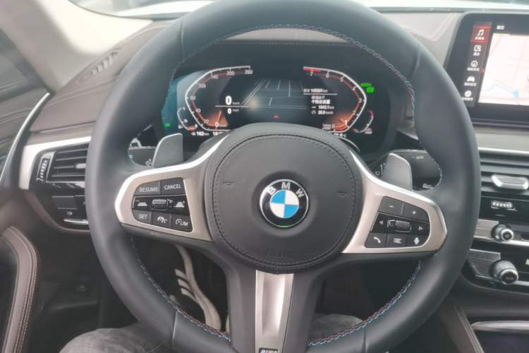 Used BMW 5 Series 2022 Updated 530Li Leading Edition Luxury Package Steering Wheel
