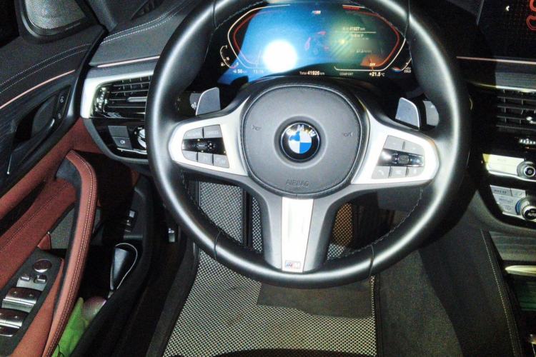 Used BMW 5 Series 2022 530Li Luxury Edition M Sport Package Steering Wheel