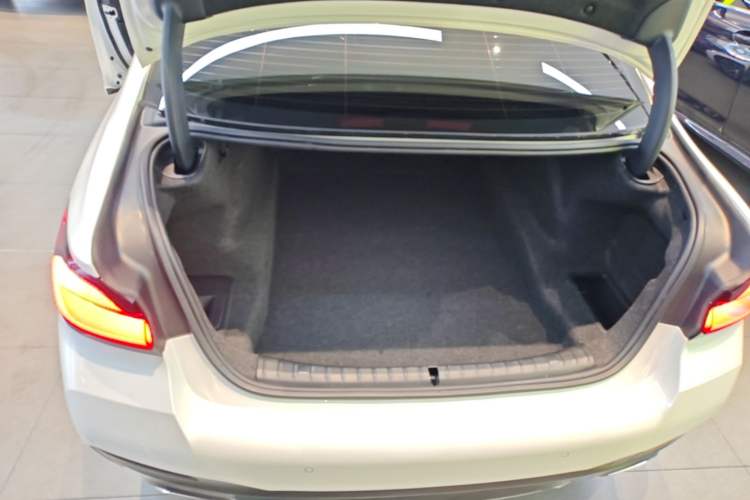 Used BMW 5 Series 2022 Restyled 525Li M Sport Package Trunk