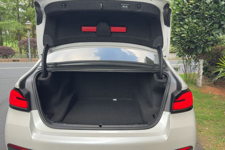 Used BMW 5 Series 2022 Second Facelift 530Li Luxury Version M Sport Package Trunk