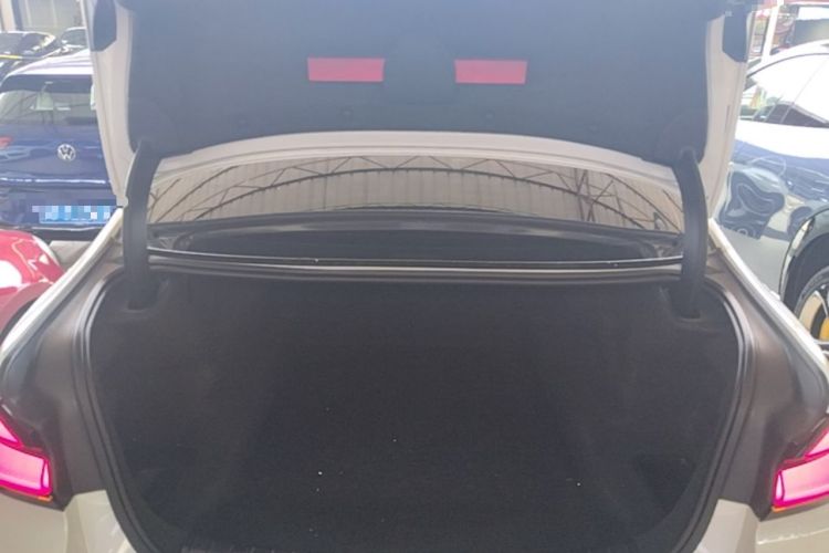 Used BMW 5 Series 2022 Second Facelift 525Li M Sport Package Trunk