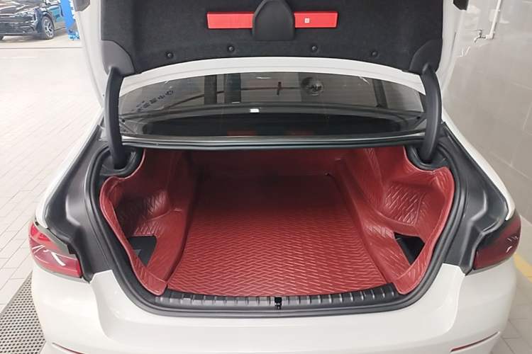 Used BMW 5 Series 2022 Second Facelift 525Li Luxury Package Trunk