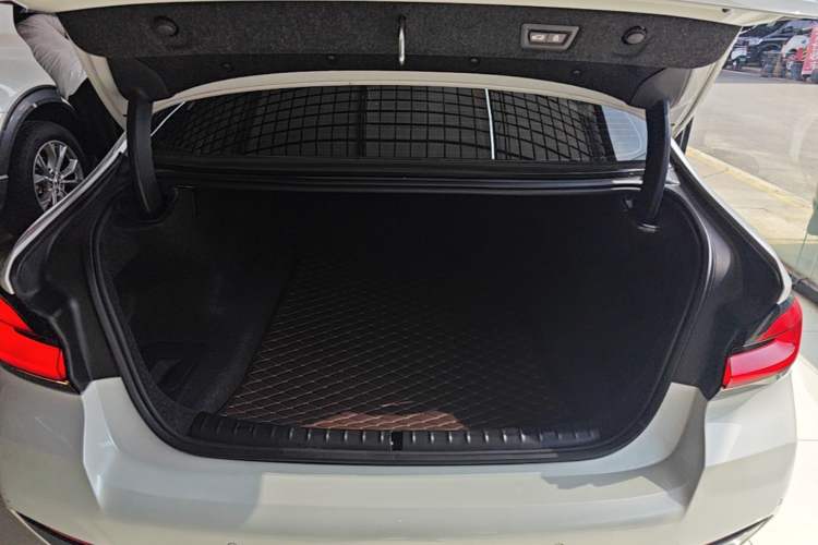 Used BMW 5 Series 2022 Second Facelift 530Li Leading Edition M Sport Package Trunk