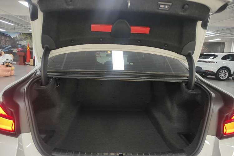 Used BMW 5 Series 2022 Second Facelift 530Li Leading Edition M Sport Package Trunk