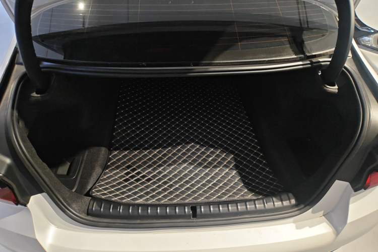 Used BMW 5 Series 2022 Restyled 530Li Leading Edition M Sport Package Trunk