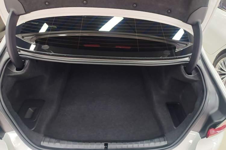 Used BMW 5 Series 2022 Second Facelift 525Li Luxury Package Trunk