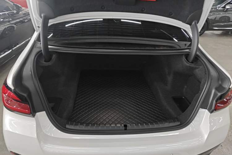 Used BMW 5 Series 2022 Second Facelift 525Li M Sport Package Trunk