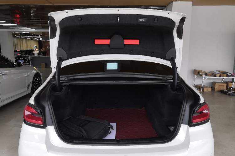 Used BMW 5 Series 2022 Second Facelift 530Li Leading Edition M Sport Package Trunk