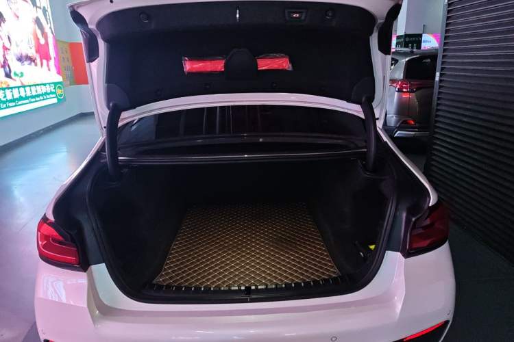 Used BMW 5 Series 2022 525Li M Sport Package Trunk