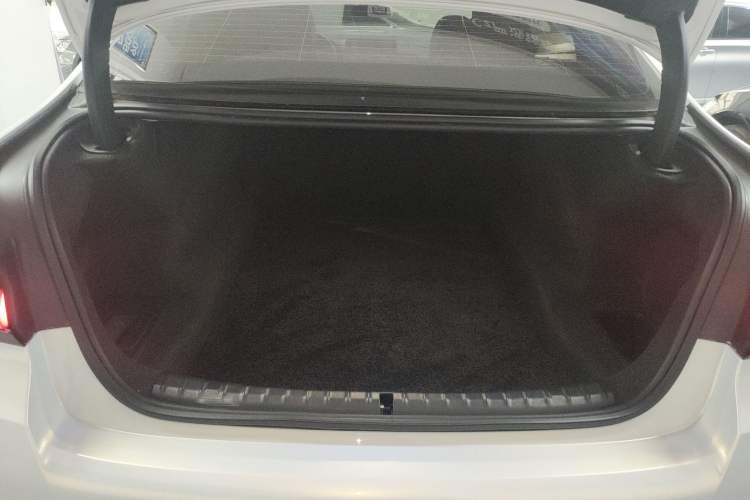 Used BMW 5 Series 2022 Second Facelift 525Li M Sport Package Trunk