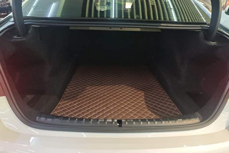 Used BMW 5 Series 2022 Second Facelift 525Li M Sport Package Trunk