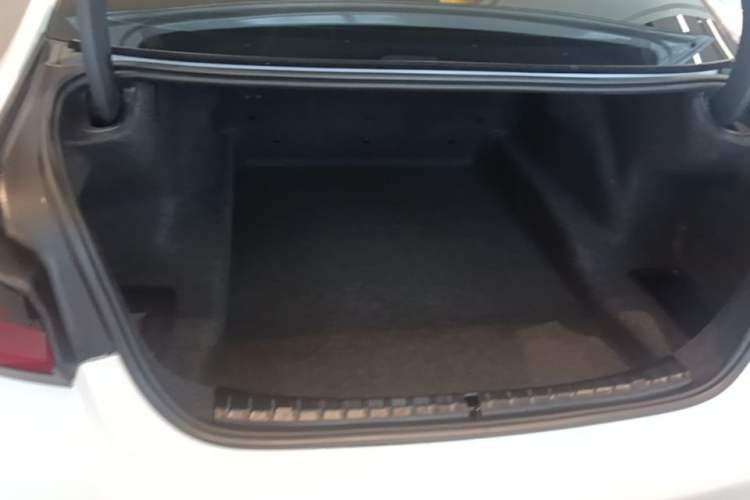 Used BMW 5 Series 2022 Second Facelift 530Li Leading Edition M Sport Package Trunk