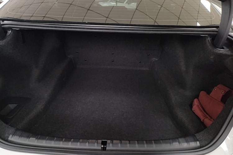 Used BMW 5 Series 2022 Updated 530Li Leading Edition Luxury Package Trunk