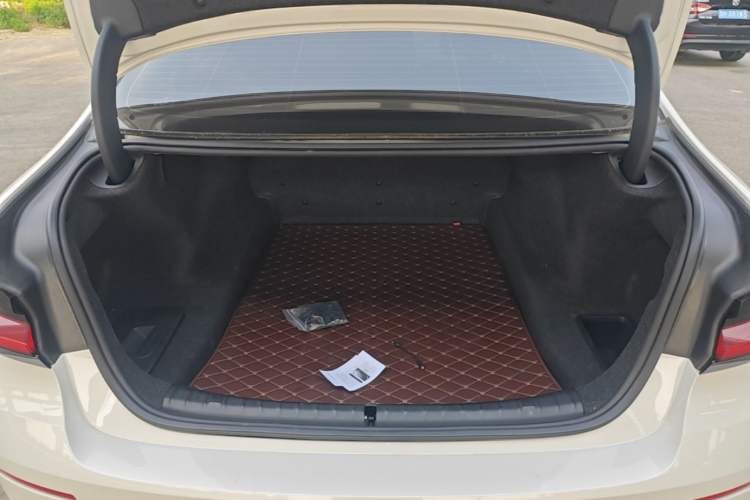 Used BMW 5 Series 2022 Updated 530Li Leading Edition Luxury Package Trunk
