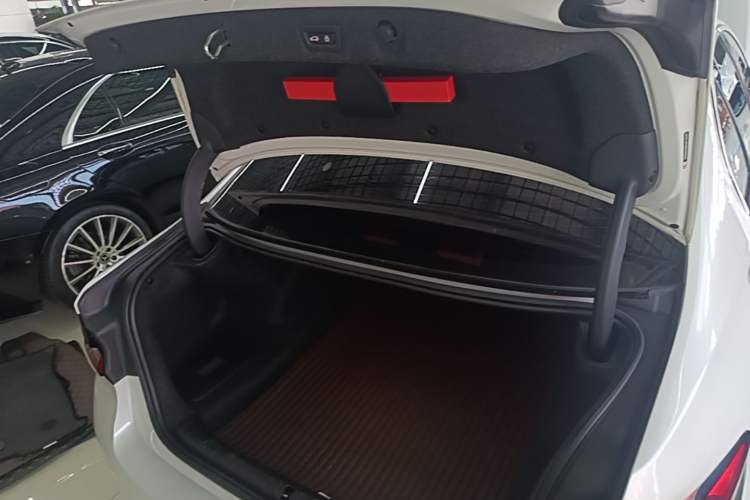 Used BMW 5 Series 2022 Updated 530Li Leading Edition Luxury Package Trunk