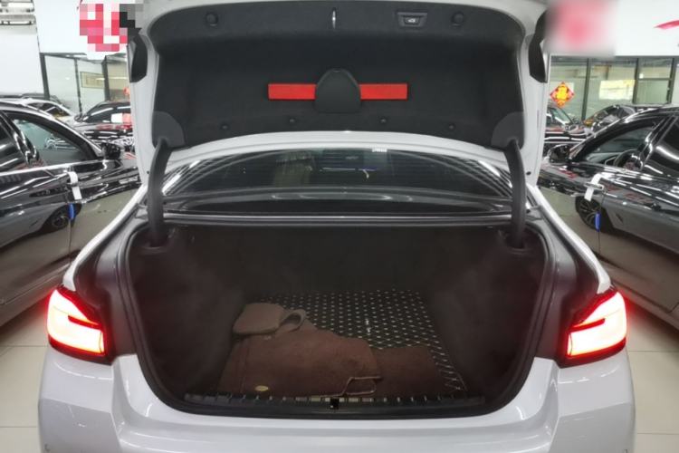 Used BMW 5 Series 2022 Second Facelift 525Li M Sport Package Trunk