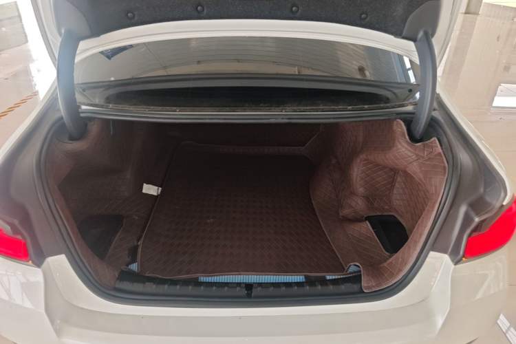 Used BMW 5 Series 2022 Second Facelift 525Li M Sport Package Trunk