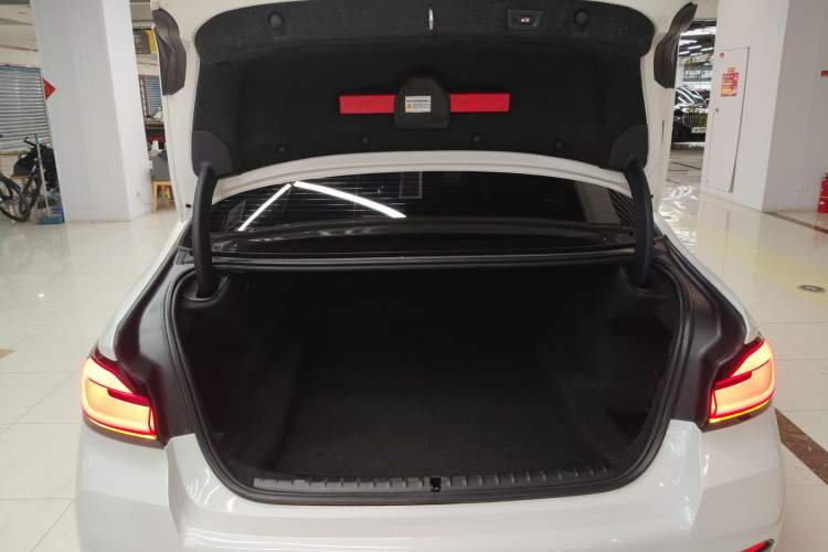 Used BMW 5 Series 2022 Restyled 525Li M Sport Package Trunk