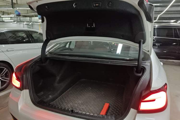 Used BMW 5 Series 2022 Second Facelift 525Li M Sport Package Trunk