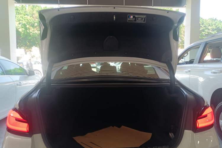 Used BMW 5 Series 2022 Second Facelift 525Li M Sport Package Trunk