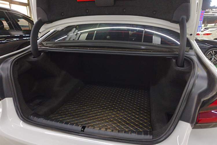 Used BMW 5 Series 2022 Second Facelift 530Li Luxury Edition Premium Package Trunk