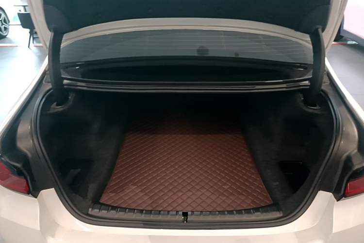 Used BMW 5 Series 2022 Second Facelift 525Li M Sport Package Trunk