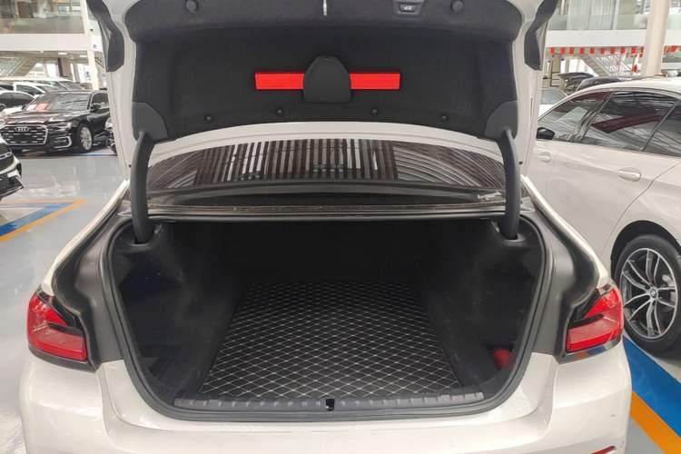 Used BMW 5 Series 2022 Restyled 525Li Luxury Package Trunk