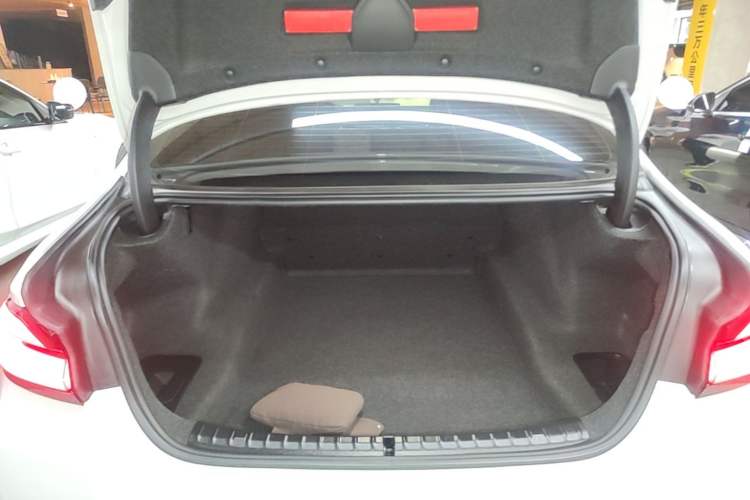 Used BMW 5 Series 2022 Second Facelift 525Li M Sport Package Trunk