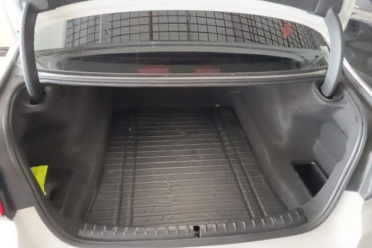 Used BMW 5 Series 2022 Second Facelift 530Li Leading Edition M Sport Package Trunk