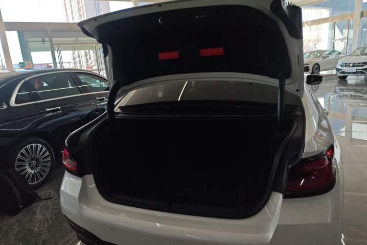 Used BMW 5 Series 2022 Revised Version 530Li xDrive M Sport Package Trunk