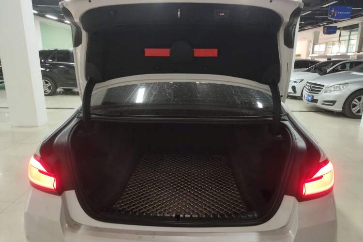 Used BMW 5 Series 2022 Second Facelift 525Li M Sport Package Trunk