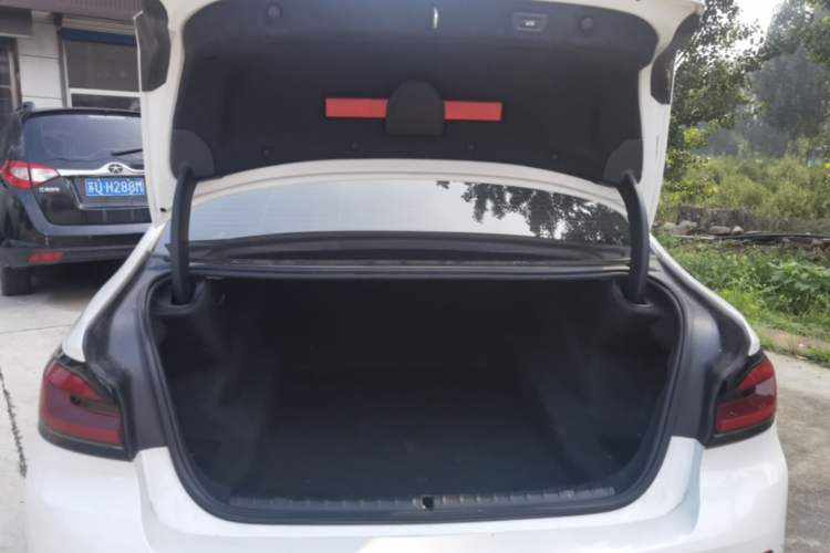 Used BMW 5 Series 2022 525Li Luxury Package Trunk