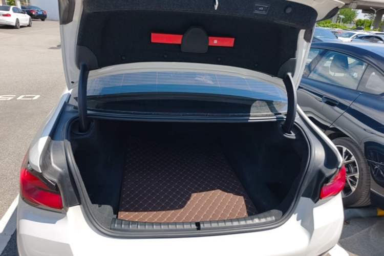 Used BMW 5 Series 2022 Second Facelift 525Li M Sport Package Trunk
