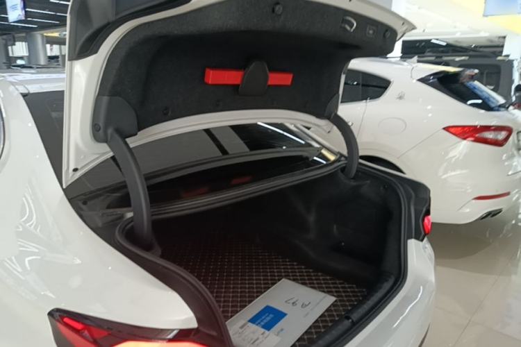 Used BMW 5 Series 2022 Second Facelift 525Li M Sport Package Trunk
