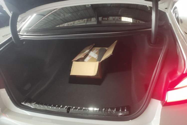 Used BMW 5 Series 2022 Restyled 530Li Leading Edition M Sport Package Trunk