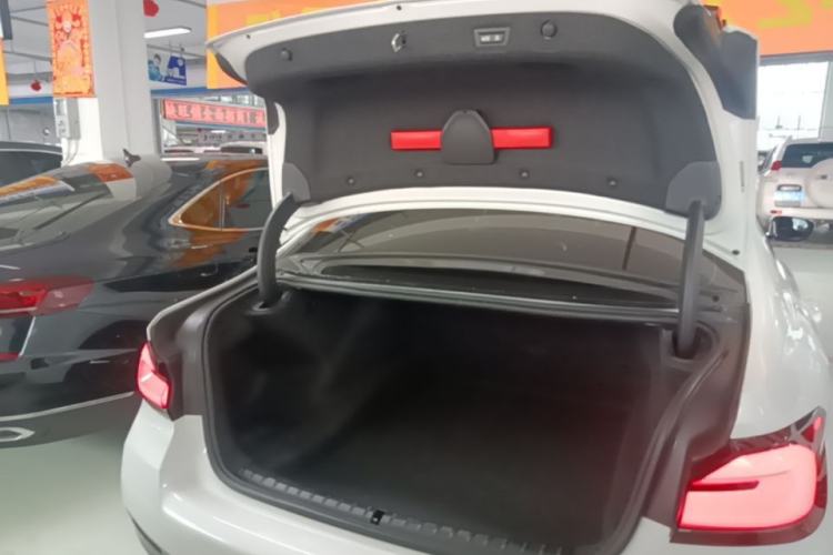 Used BMW 5 Series 2022 Second Facelift 530Li xDrive M Sport Package Trunk