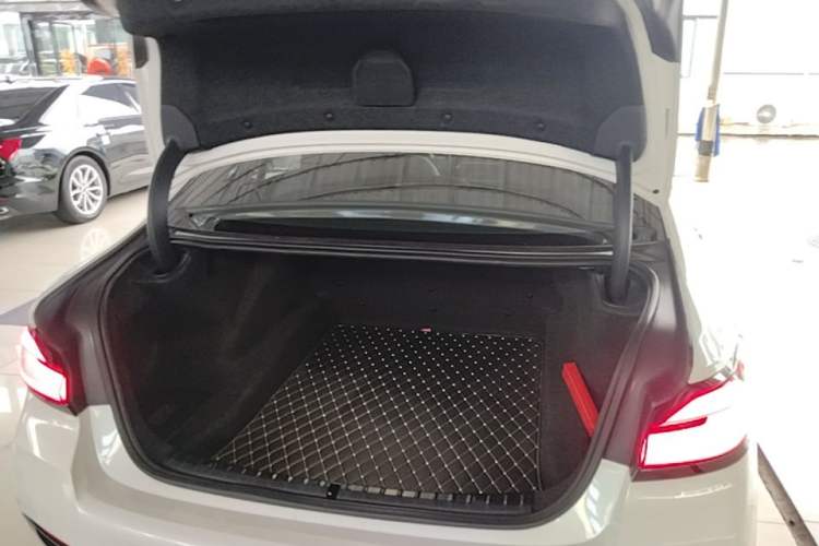 Used BMW 5 Series 2022 Second Facelift 525Li M Sport Package Trunk