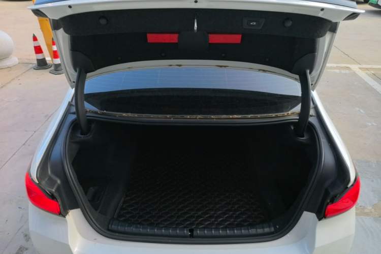 Used BMW 5 Series 2022 Second Facelift 525Li M Sport Package Trunk