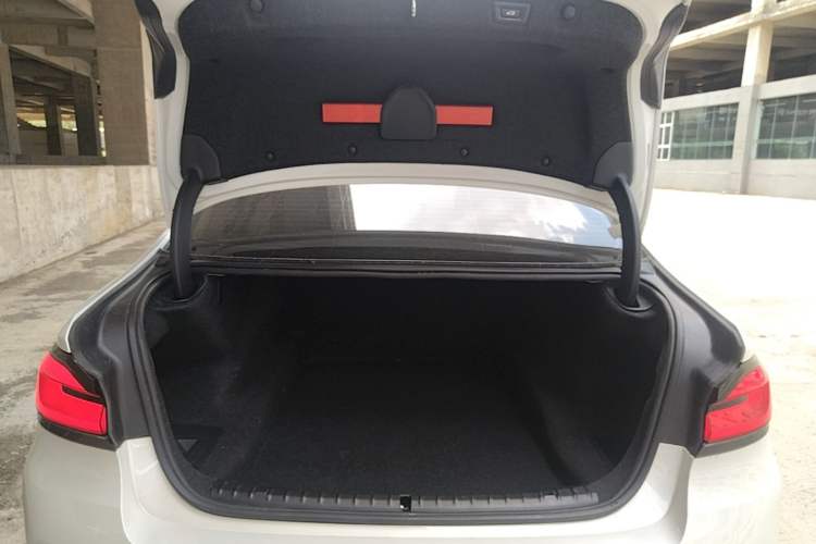 Used BMW 5 Series 2022 Second Facelift 525Li Luxury Package Trunk